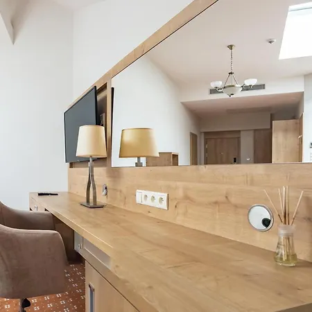 - Centrum Konferencyjne מלון