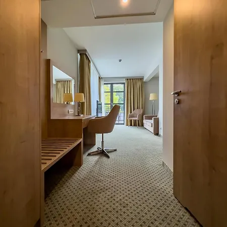 - Centrum Konferencyjne 4*