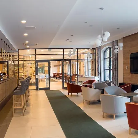 - Centrum Konferencyjne 4*