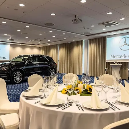 - Centrum Konferencyjne 4* מאלבורק