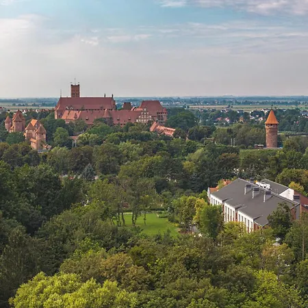 - Centrum Konferencyjne מלון