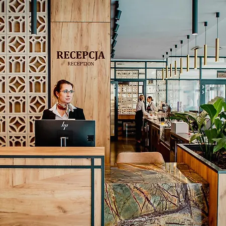 - Centrum Konferencyjne Hotel 4*