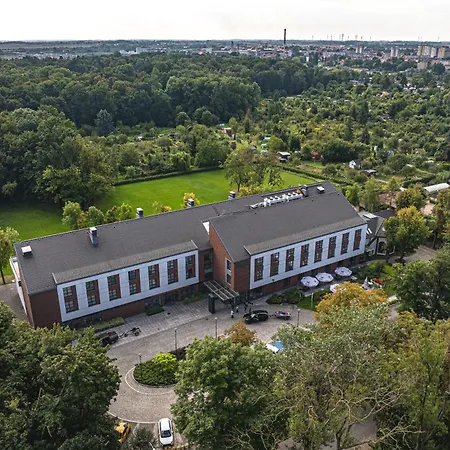 - Centrum Konferencyjne 4*