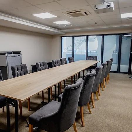 - Centrum Konferencyjne מלון
