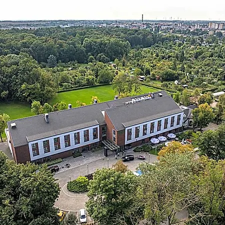 - Centrum Konferencyjne 4*