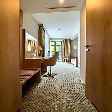 - Centrum Konferencyjne Otel