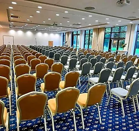 - Centrum Konferencyjne Otel 4*
