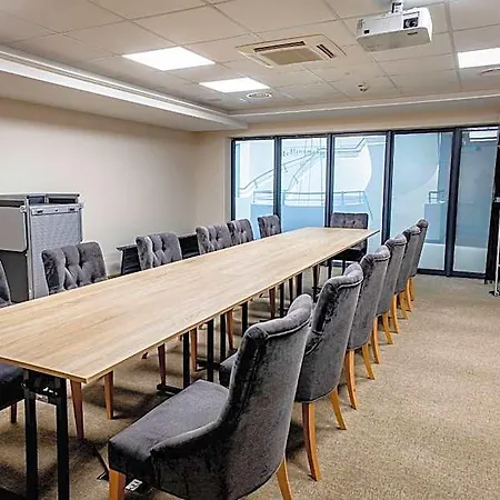 - Centrum Konferencyjne Otel 4*