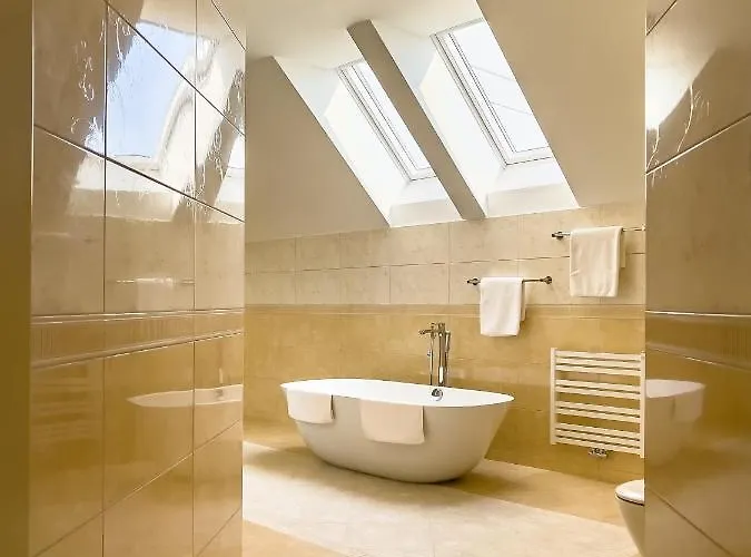 - Centrum Konferencyjne Szálloda Malbork