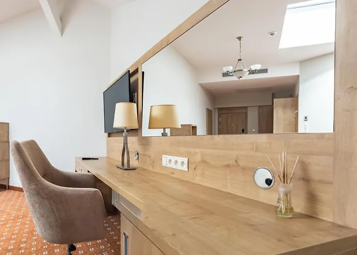 - Centrum Konferencyjne Szálloda