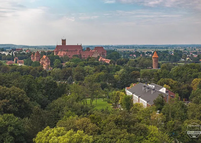 - Centrum Konferencyjne Szálloda